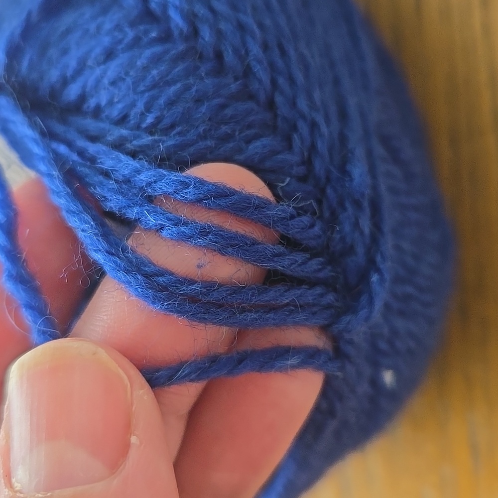 100% Wool Yarn - Picture 3 of 3